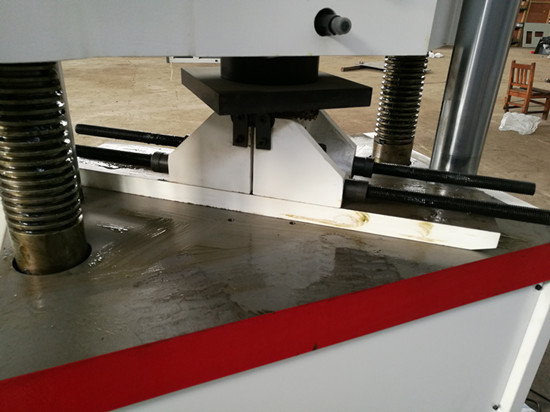 萬能拉壓力試驗機如何做三點彎曲實驗？